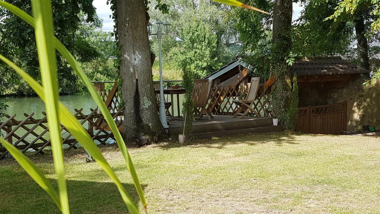 Manoir Des Turets Yvre-l'Eveque Exterior foto